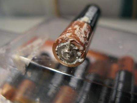 电池漏液出现泡沫